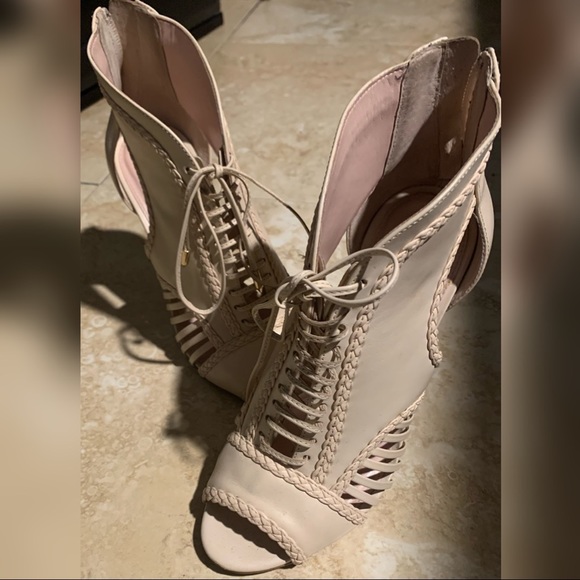 Avel Les Filles Laced Up Peep Toe Shooties - Picture 3 of 3